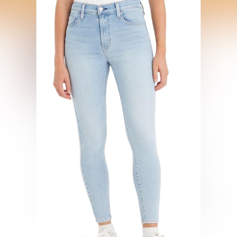 NWOT Denizen from Levi's Ultra High-Rise Skinny Jeans in Light Blue
